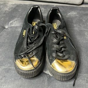 Puma Black & Gold Tennis Shoes